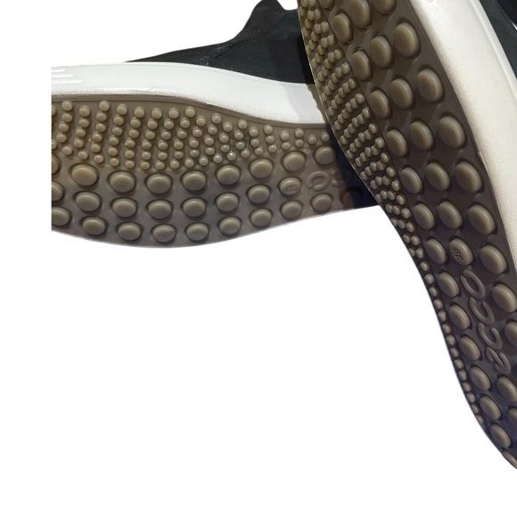 ECCO SOFT NUBUCK LOW ZIP SNEAKER BOOTIES SZ 8-8.5/39 EUC - Picture 6 of 10